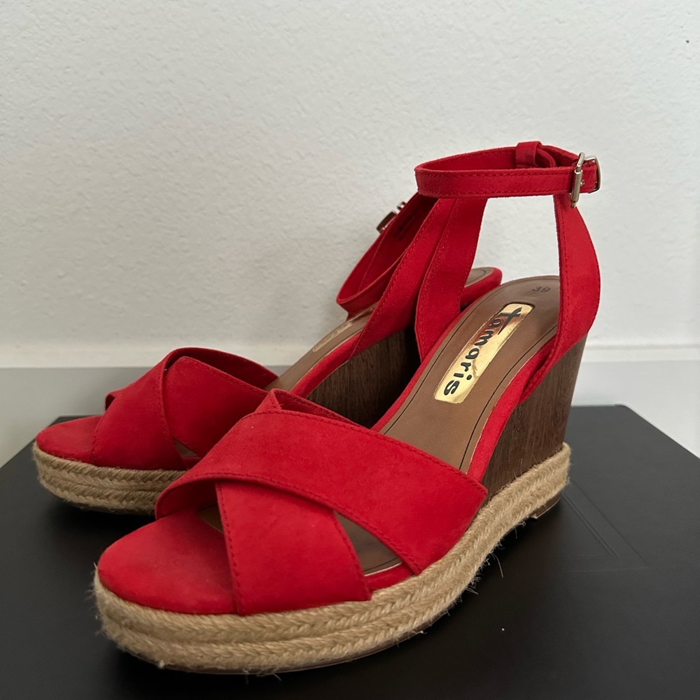 Red comfortable sandals size 8, 3inch heels